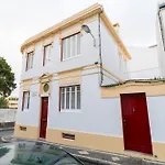 Дом отдыха Canto Do Atlantico - Centre With Air Conditioning, Private Garage And Outdoor Patio Понта-Делгада